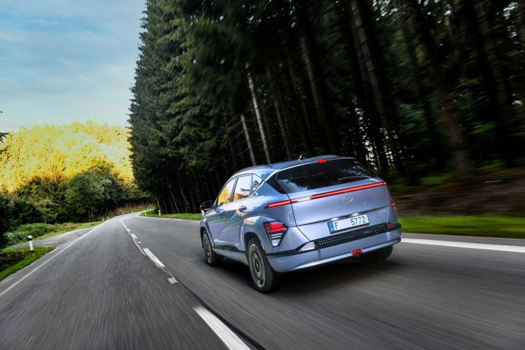 Er ist jetzt aber kein umgebauter Verbrenner mehr, sondern wurde von Anbeginn an als Elektroauto entwickelt, in das die genannten klassischen Antriebe halt auch "nur" hineinpassen.