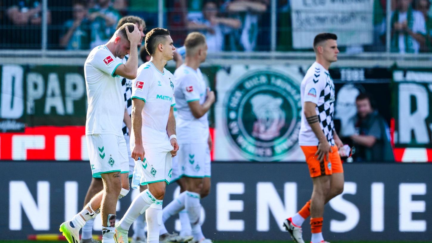 Die Werder-Spieler waren nach der Niederlage gegen Heidenheim bedient. Die Werder-Spieler waren nach der Niederlage gegen Heidenheim bedient.