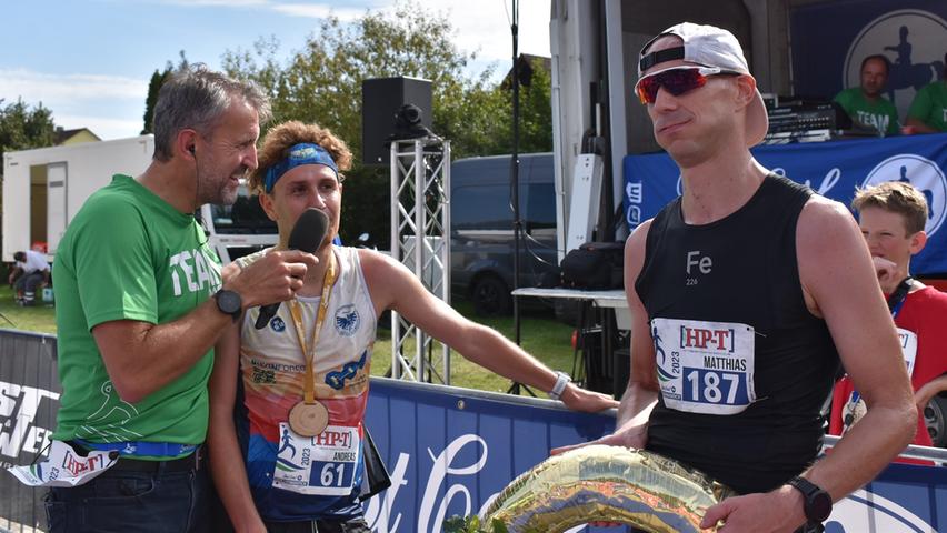 von links: Moderator Andreas Kübler, Andreas Sichert, 2. Marathon, Matthias Ries, Sieger Marathon