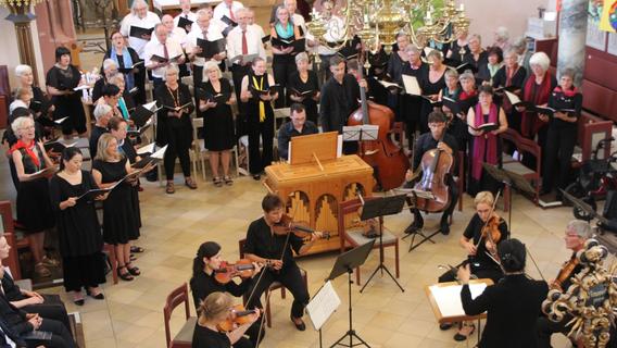 Eine Premiere zum Aufhorchen: Gemeinsames Konzert der Kantoreien Schwabach und Roth