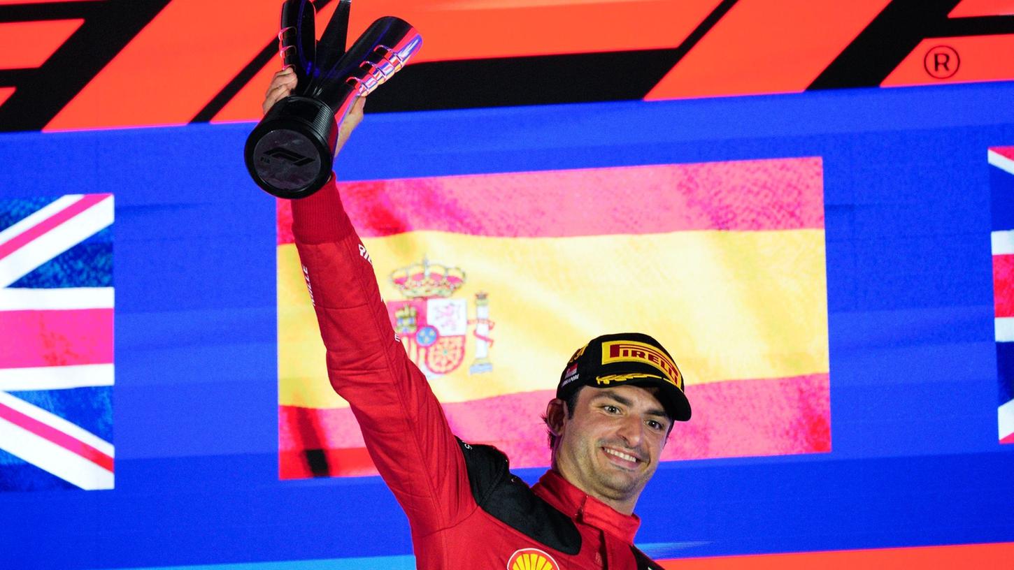 Ferrari-Pilot Carlos Sainz hat den Großen Preis von Singapur gewonnen.