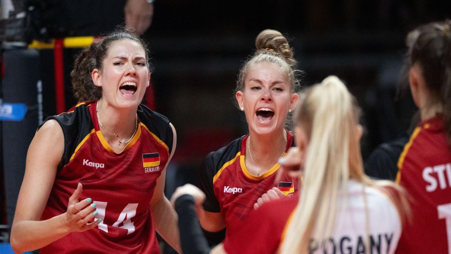 Die deutschen Volleyballerinnen sind mit zwei Siegen in die Olympia-Qualifikation gestartet. Die deutschen Volleyballerinnen sind mit zwei Siegen in die Olympia-Qualifikation gestartet.