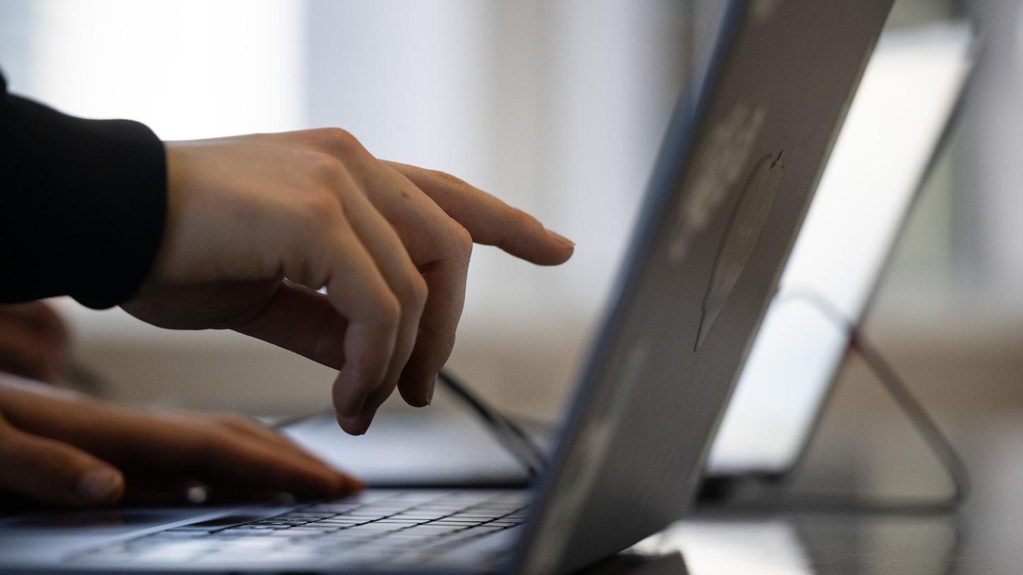 Derzeit haben laut der Bitkom-Umfrage sechs von zehn Start-ups (61 Prozent) offene Stellen, im Schnitt gibt es dabei drei zu besetzende Positionen. Derzeit haben laut der Bitkom-Umfrage sechs von zehn Start-ups (61 Prozent) offene Stellen, im Schnitt gibt es dabei drei zu besetzende Positionen.