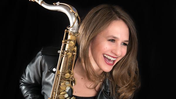 Christine Corvisier stammt aus Südfrankreich, lebt jedoch in Köln. Ihr Album "Chansons de Cologne" stellt eine Hommage an die Lieder dar, die sie während ihrer Jugend in Nizza begleitet haben. Am Freitag performt Corvisier die Songs im Jazzstudio. Beginn: 21 Uhr.