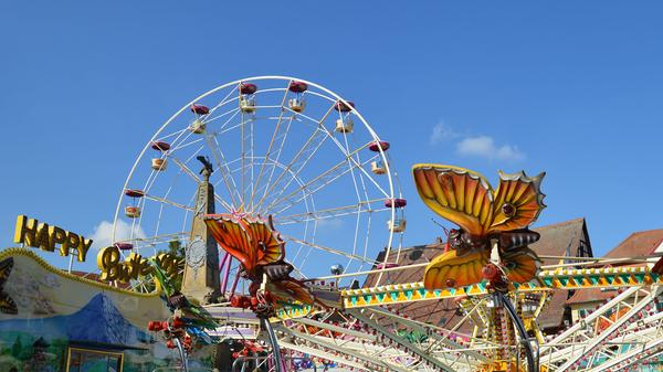 In Schwabach wird weiter gefeiert. Die Kirchweih auf Königs- und Martin-Luther-Platz geht noch bis Sonntag. Wochentags hat das Fest ab 12 Uhr geöffnet, samstags und sonntags ab 11.