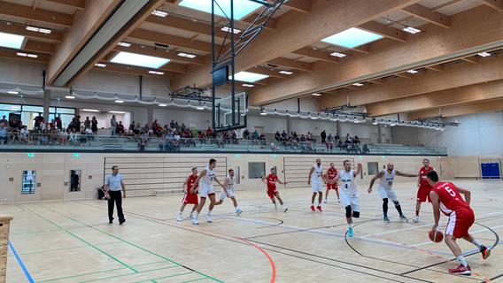 Bilder aus der "Sene": VfL-Baskets eröffneten ihren neue Heimspielstätte mit internationalem Turnier