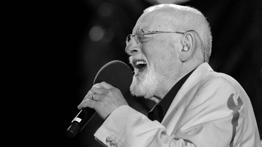 Der Sänger Roger Whittaker ("Albany") ist tot. Er starb am 13. September im Alter von 87 Jahren. Zu seinen größten Hits gehörten "Albany", "The Last Farewell" und "Indian Lady".