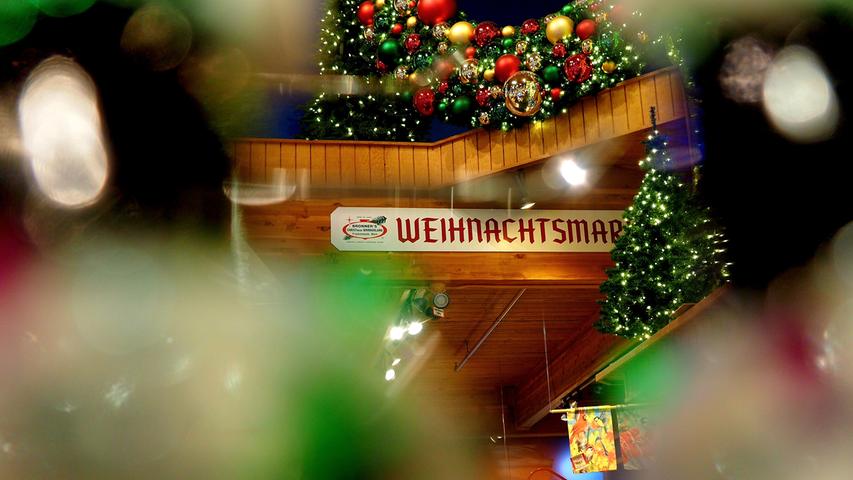 Weihnachts-Shopping im Bronners Christmas Wonderland. Mit über 50.000 Artikeln ist der Laden der größte Supermarkt dieser Art weltweit.