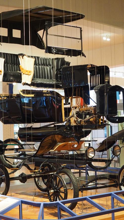 The Henry Ford ist ein riesiges Museum zur Fahrzeuggeschichte - nicht nur des Modells T und anderer Ford-Modelle, sondern auch von Flugzeugen, Fahrrädern...
