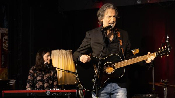 Austro Pop-Komponist Tom Haydn entert das Orpheum in Nürnberg. Zusammen mit seiner Band spielt der Wahl-Franke am Sonntag die Nummern seines aktuellen Albums "Blinder Passagier". Beginn: 19 Uhr.