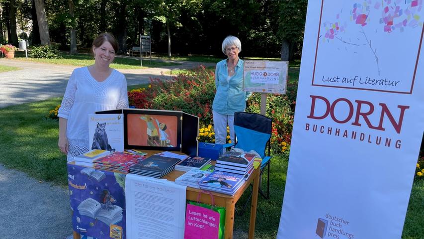 Bücher zum Thema standen bei der Station der Buchhandlung Dorn im Mittelpunkt - ein kleines Pixi-Büchlein gab es für die Kinder obendrein. Bücher zum Thema standen bei der Station der Buchhandlung Dorn im Mittelpunkt - ein kleines Pixi-Büchlein gab es für die Kinder obendrein.