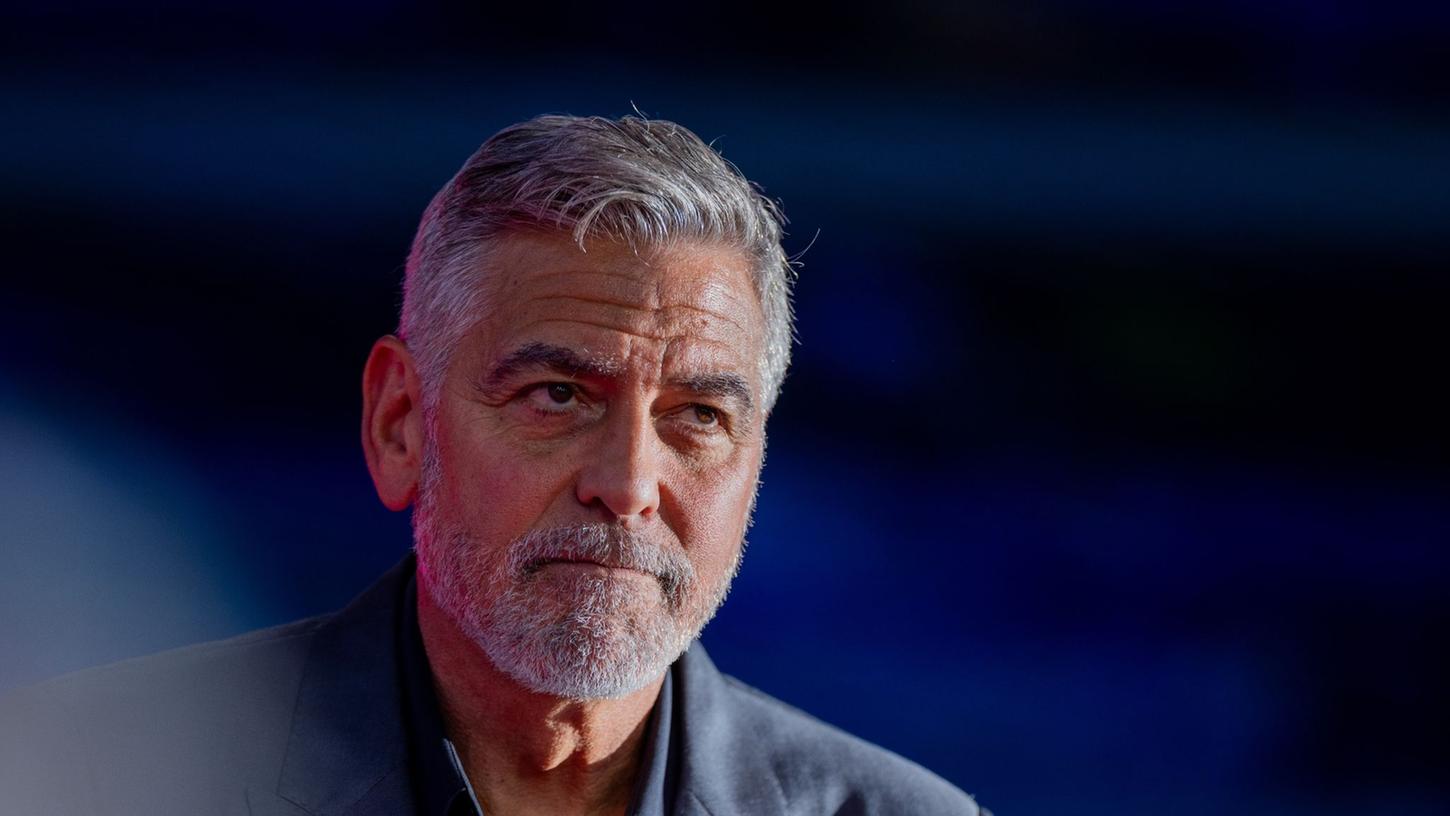 "Wir sind alle für einen anständigen und fairen Lohn", sagt US-Schauspieler George Clooney bei einer Veranstaltung in Köln.