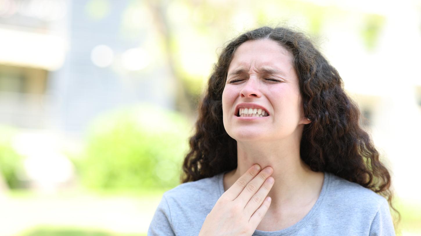 Hier erfahren Sie die möglichen Ursachen und Symptome von Schleim im Hals.