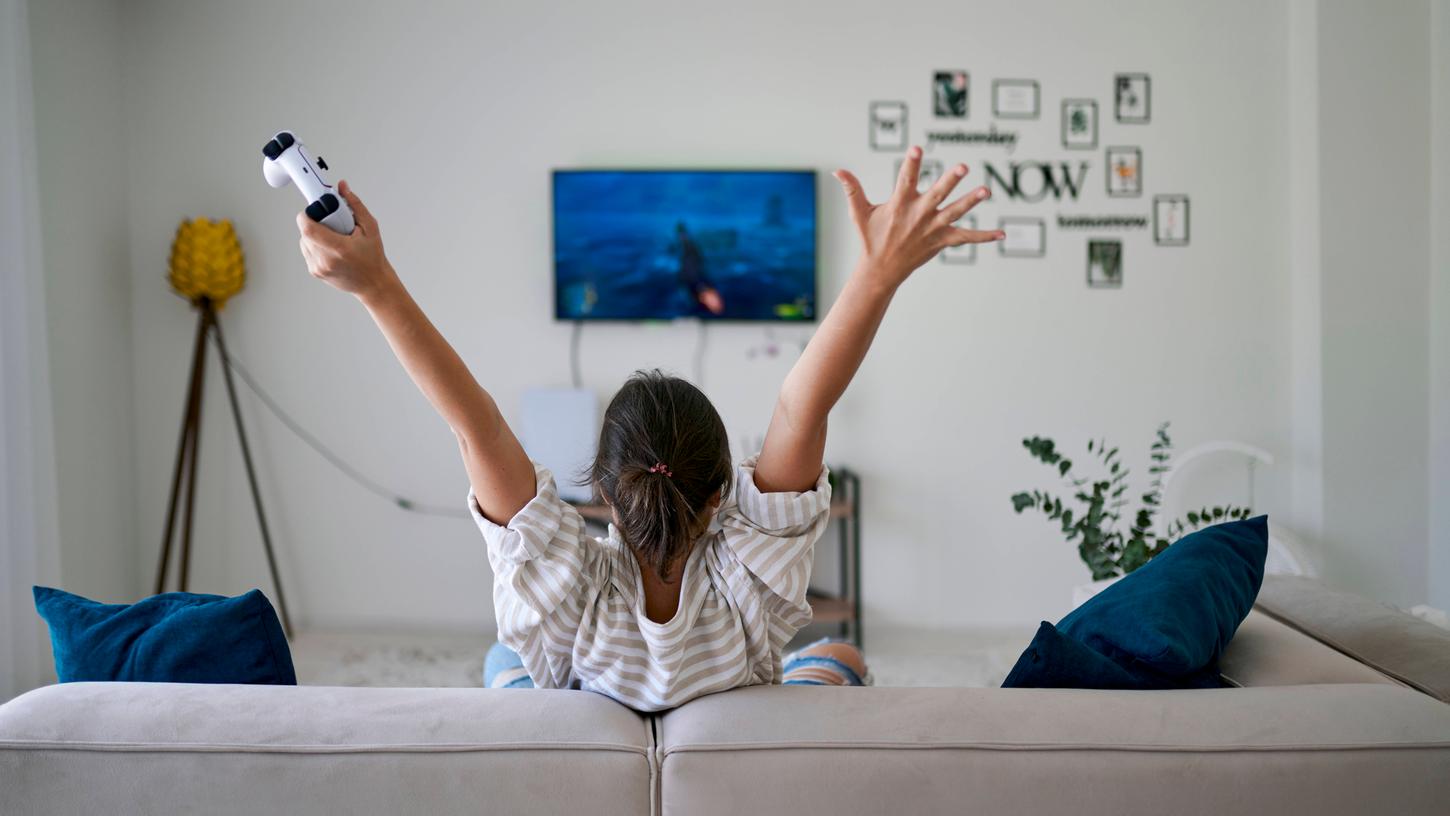 Hier erfahren Sie, mit welchen Hausmitteln Sie Ihren Fernseher reinigen können.