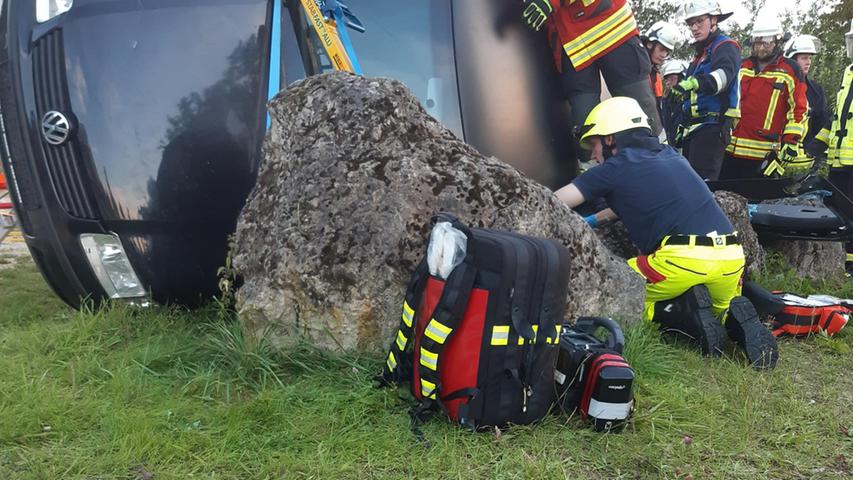 Mit einer im Vorfeld nicht bekannten Übung wurden die Aktiven der Freiwilligen Feuerwehren Krottensee und Neuhaus/Pegnitz überrascht. Mit einer im Vorfeld nicht bekannten Übung wurden die Aktiven der Freiwilligen Feuerwehren Krottensee und Neuhaus/Pegnitz überrascht.