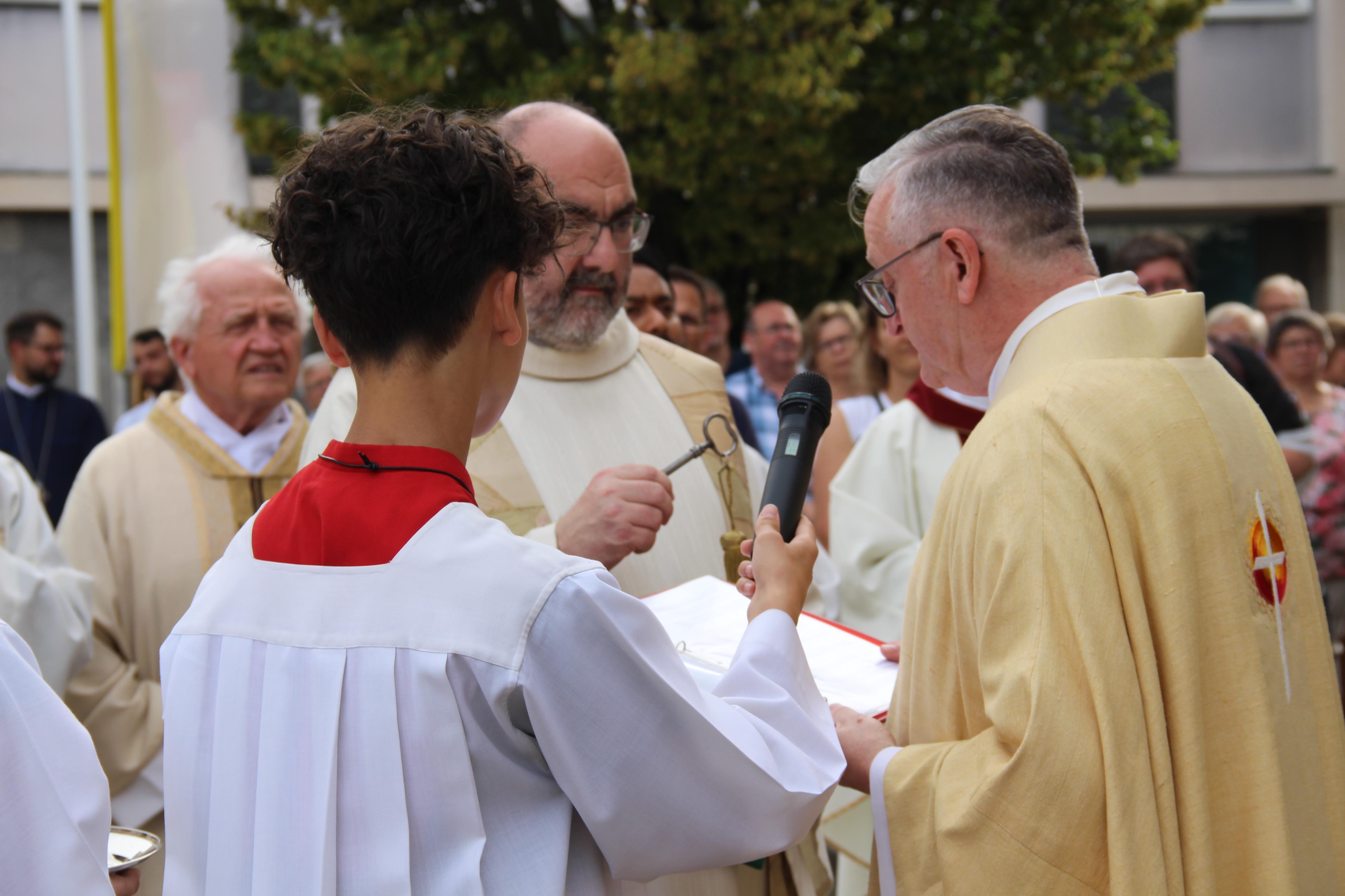 ROT-EinfuehrungvonDomkapitularWolfgangHoerlinStSebaldSchwabach