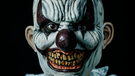 Horror-Clown: Mädchen erlebt erschreckende Waldbegegnung - dann kontaktiert er sie auf Instagram