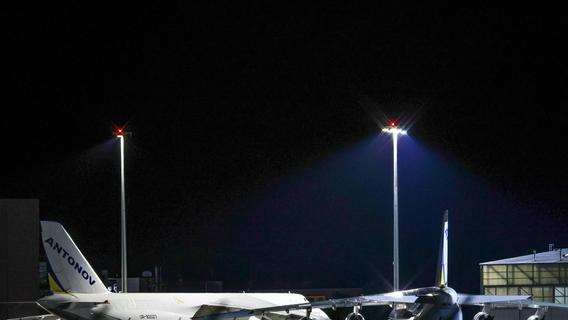 Betrunken nicht an Bord gelassen: Ryanair-Passagier rastet aus und zerlegt Flughafenschalter