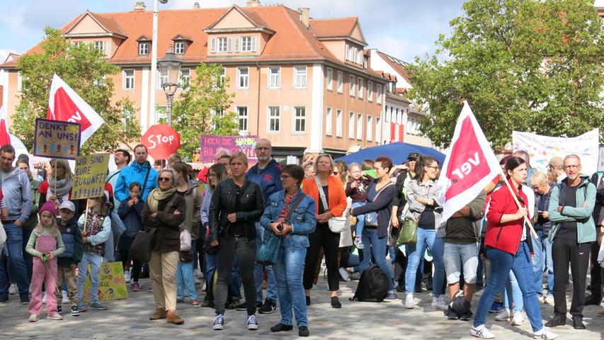 Mehr Investitionen in die Bildung bei Demo in Erlangen gefordert
