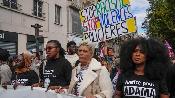 Tausende demonstrieren in Frankreich gegen Polizeigewalt