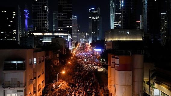 Hunderttausend demonstrieren in Tel Aviv gegen Regierung