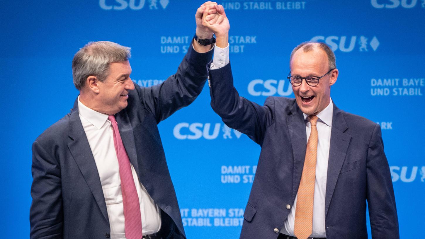 Hand in Hand: die Chefs der Schwesterparteien CDU und CSU. Hand in Hand: die Chefs der Schwesterparteien CDU und CSU.