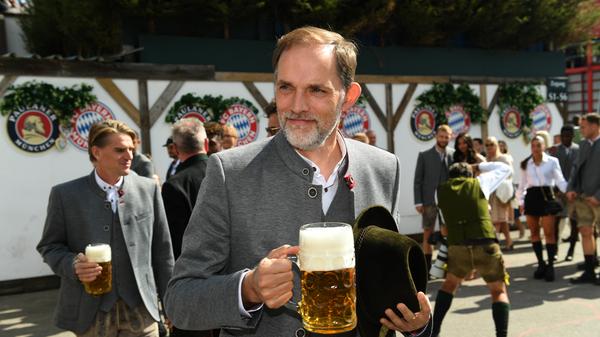 Und wer natürlich nicht fehlen durfte bei dem Fußball-Schaulaufen auf dem Oktoberfest: Thomas Tuchel, Trainer des FC Bayern München