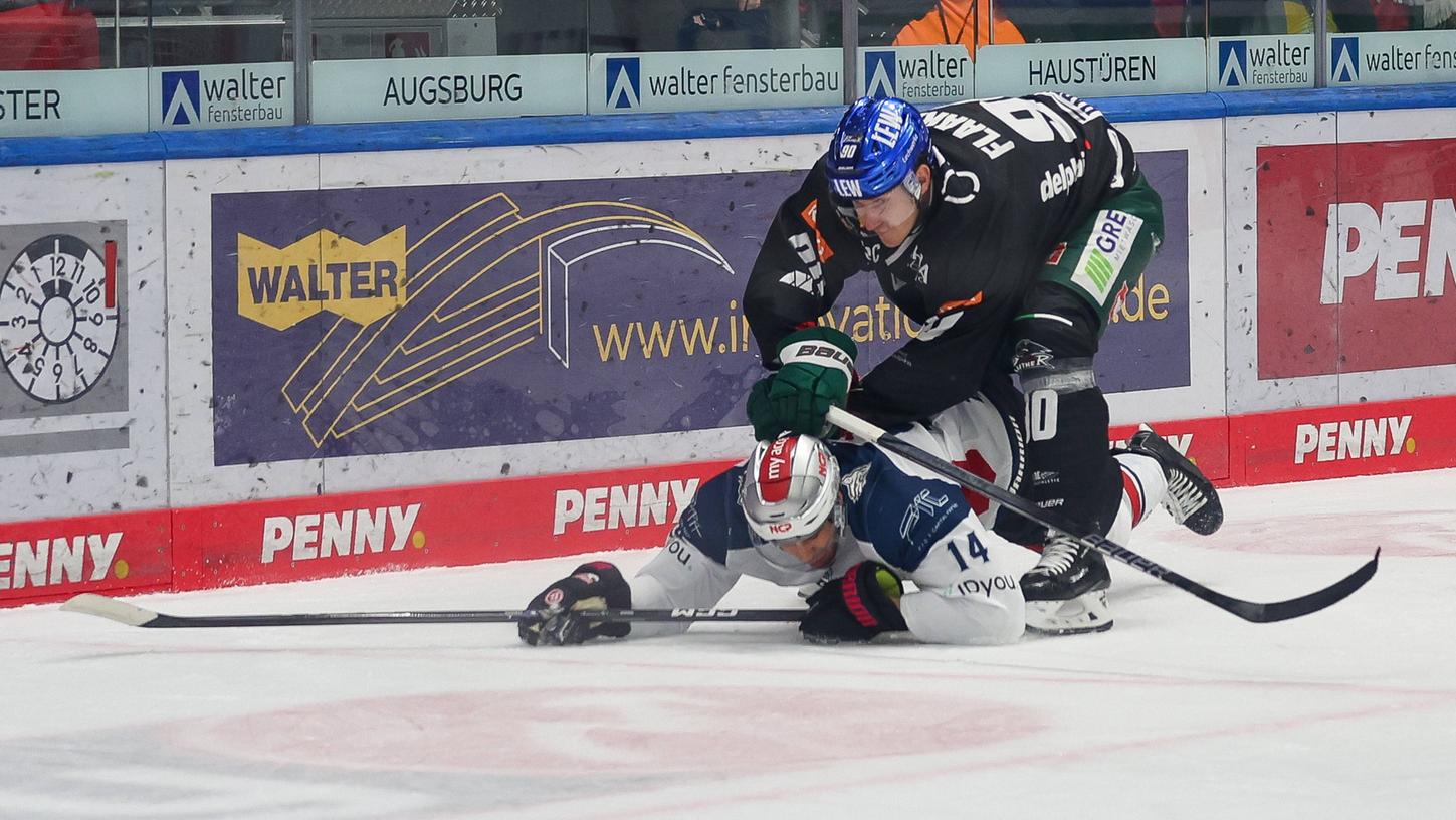 Nicht freundlich: Jerome Flaake bearbeitet hier Nürnbergs Cole Maier. Nicht freundlich: Jerome Flaake bearbeitet hier Nürnbergs Cole Maier.