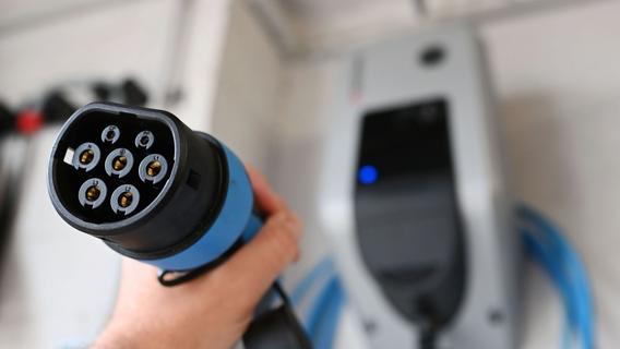 Solarstrom für Elektroautos: Neues Förderprogramm startet
