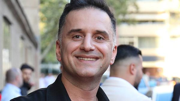 In seinem aktuellen Programm "Jackpot" begibt sich Comedian Özcan Cosar auf die Suche nach dem Glück. Am Freitag gastiert der Kabarettist mit seiner Show in der Meistersingerhalle. Beginn: 20 Uhr.