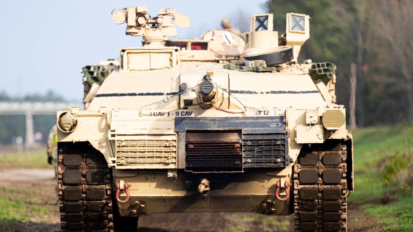 Der erste US-Kampfpanzer vom Typ Abrams sei in der Ukraine angekommen, teilte Selenskyj.