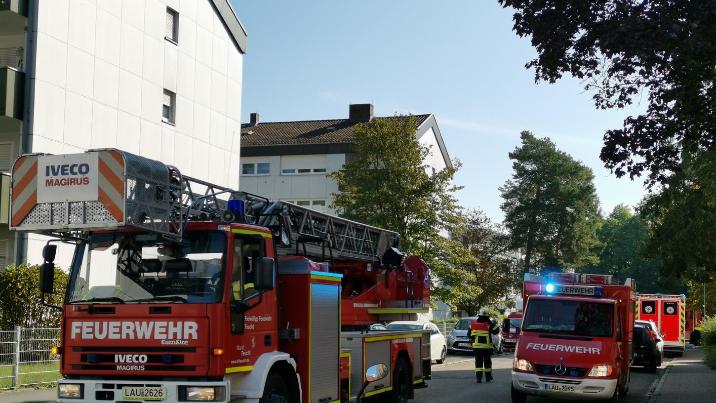 Mit vereinten Kräften zur Rettung angerückt: Die Feuerwehr Feucht, der Rettungsdienst und die Polizei Altdorf. Mit vereinten Kräften zur Rettung angerückt: Die Feuerwehr Feucht, der Rettungsdienst und die Polizei Altdorf.