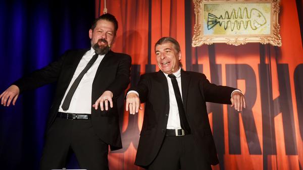 Markus Riedinger und Adrian Engels stecken hinter dem Kabarett-Duo Onkel Fisch. Die beiden sind durch ihre Sendungen auf verschiedenen Radiostationen bekanntgeworden. Am Samstag knöpft sich das Satire-Duett die Lachmuskeln des Publikums im Nürnberger Burgtheater vor. Start: 20 Uhr.