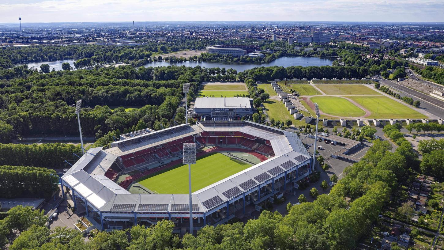 Wie geht es weiter mit dem geplanten Umbau des Max-Morlock-Stadions in Nürnberg? In den nächsten Monaten soll auch die Öffentlichkeit mit verschiedenen Formaten wie einem Tag der offenen Tür am 28. Oktober eingebunden werden.