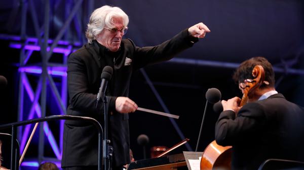 Die Nürnberger Symphoniker geben am Sonntag ein Konzert in der Meistersingerhalle. Unter der Leitung von Jonathan Darlington erklingen Werke von Béla Bartók und Johannes Brahms. Beginn: 16.30 Uhr.