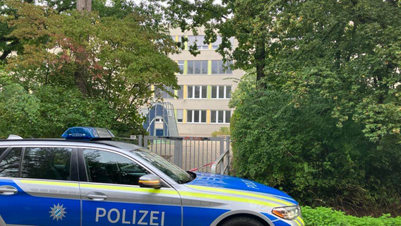 Bombendrohung an Erlanger Gymnasium: Schulgebäude evakuiert