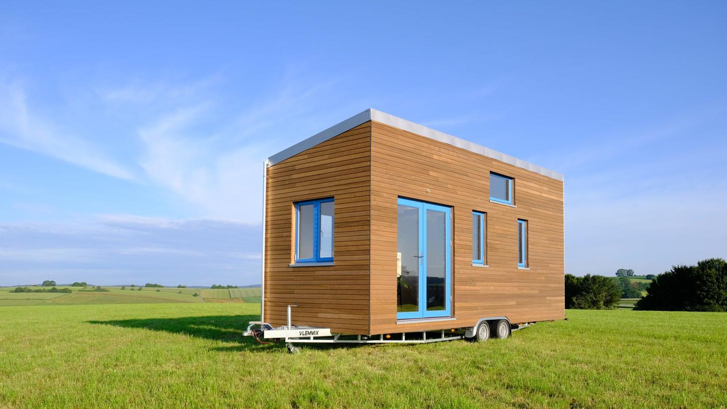 Die Teilnehmer des Workshops bauen zusammen ein Tiny House vom Modell Wilhelm. Die Teilnehmer des Workshops bauen zusammen ein Tiny House vom Modell Wilhelm.