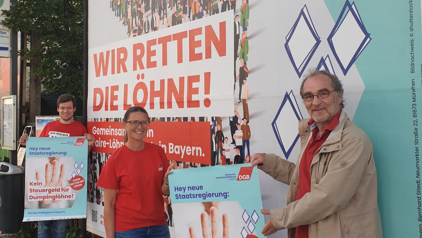 Ein Banner enthüllten DGB-Vertreter in Erlangen zum Faire-Löhne-Gesetz. Ein Banner enthüllten DGB-Vertreter in Erlangen zum Faire-Löhne-Gesetz.