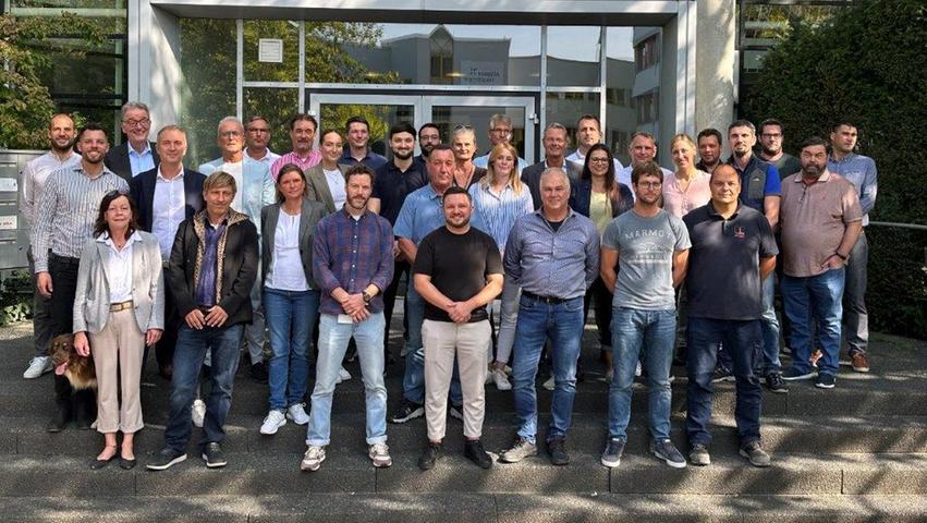 Das Team des Bögl-Standorts Stuttgart freut sich auf die nächsten 25 Jahre voller toller Projekte. Das Team des Bögl-Standorts Stuttgart freut sich auf die nächsten 25 Jahre voller toller Projekte.