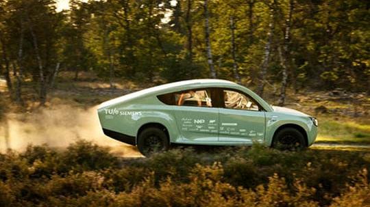 Studentenauto Stella Terra: 630 Kilometer Reichweite an sonnigen Tagen. Studentenauto Stella Terra: 630 Kilometer Reichweite an sonnigen Tagen.