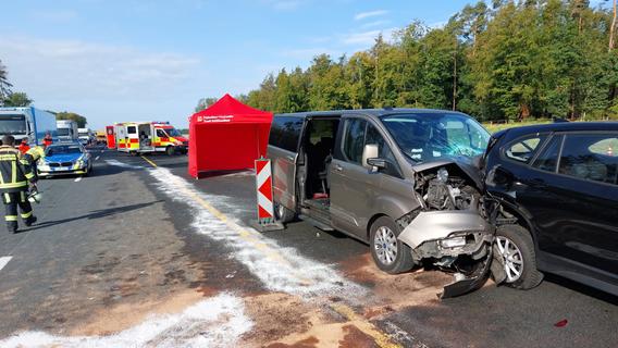 Unfall mit Kleintransporter auf A3 bei Höchstadt: 12 Personen verletzt
