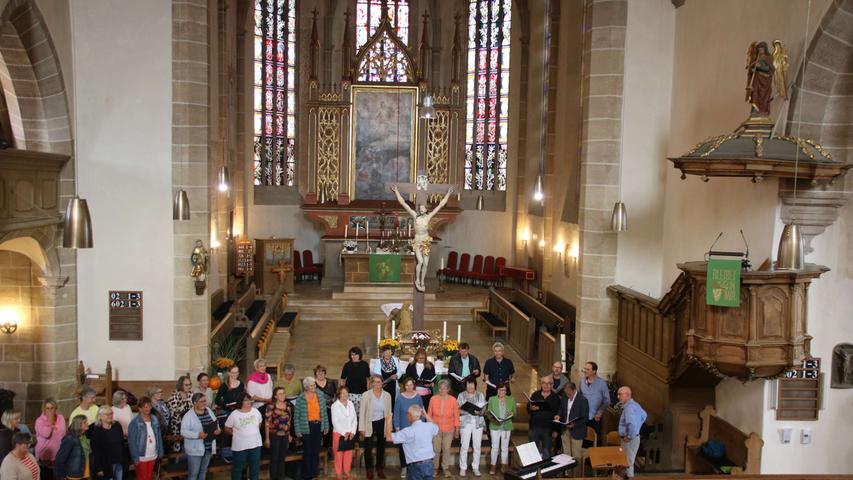 Der Gospelchor sang in der Evangelischen Stadtkirche (hier bei den letzten Proben vor dem Konzert). 