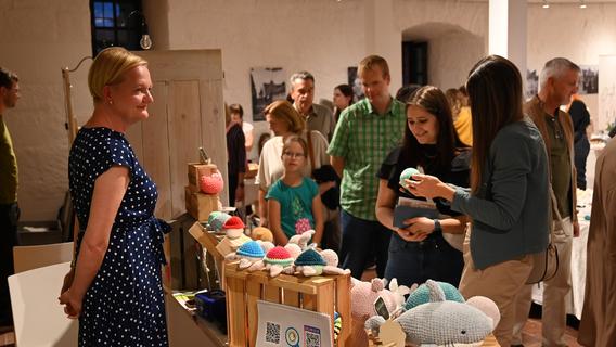 Viele Einzelhändler freuten sich, dass so viele Besucher in Roth unterwegs waren. Manch einer entdeckte Fundstücke, die es sonst nicht gibt. Viele Einzelhändler freuten sich, dass so viele Besucher in Roth unterwegs waren. Manch einer entdeckte Fundstücke, die es sonst nicht gibt.