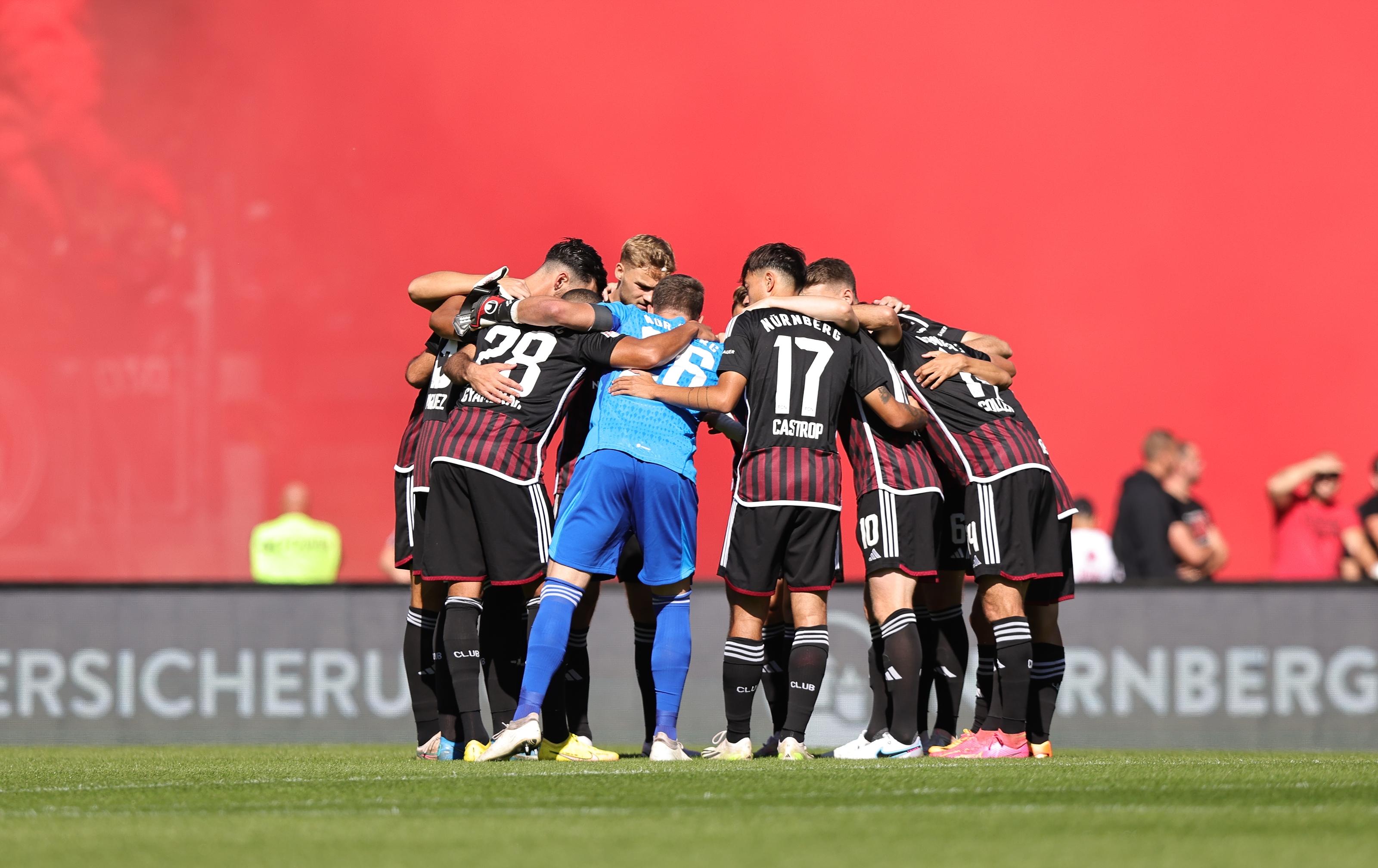 Mannschaftskreis: Die Club-Profis schwören sich auf das Duell mit den Magdeburgern ein.