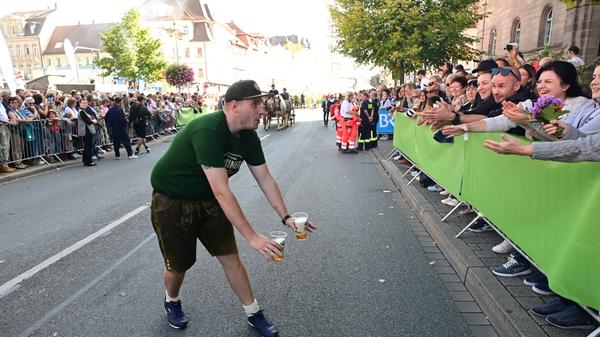 Freibier für die Gäste.