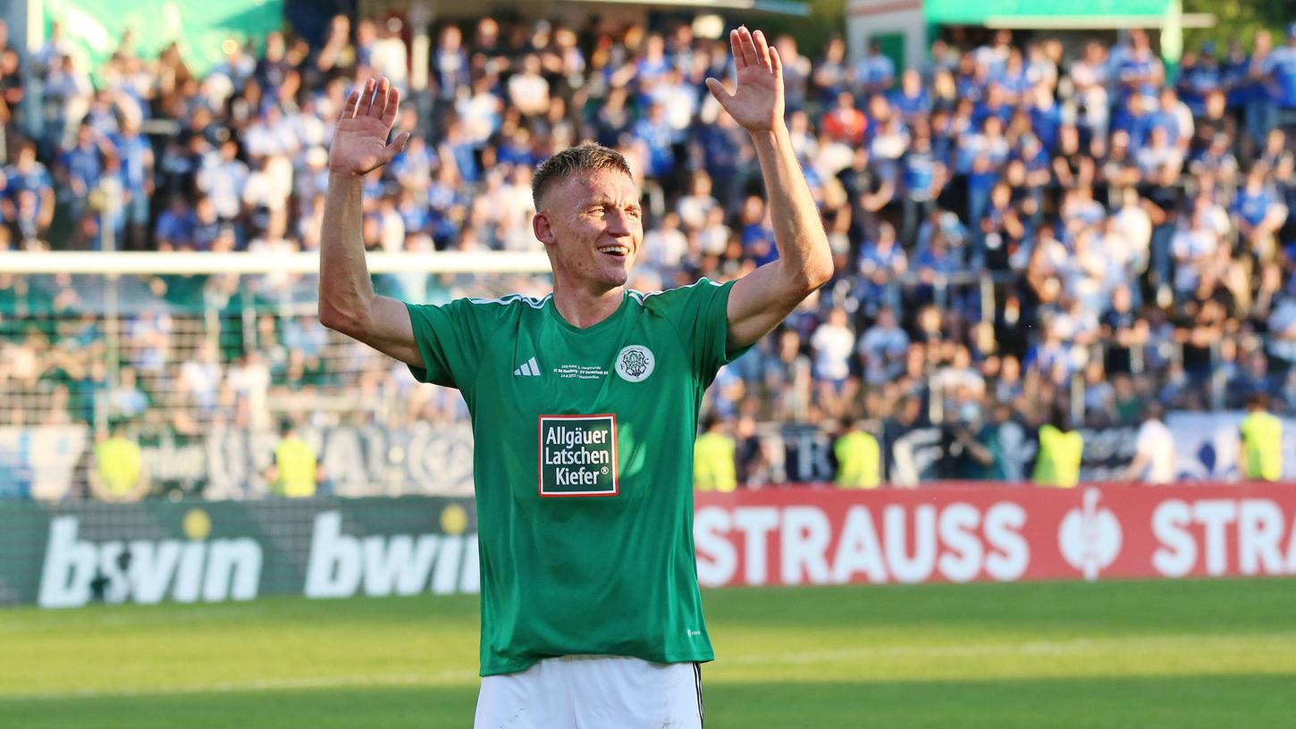 Achtung Pokalschreck! In der ersten Runde warfen Max Dombrowka und der FC Homburg Bundesligaaufsteiger Darmstadt aus dem Wettbewerb. Achtung Pokalschreck! In der ersten Runde warfen Max Dombrowka und der FC Homburg Bundesligaaufsteiger Darmstadt aus dem Wettbewerb.