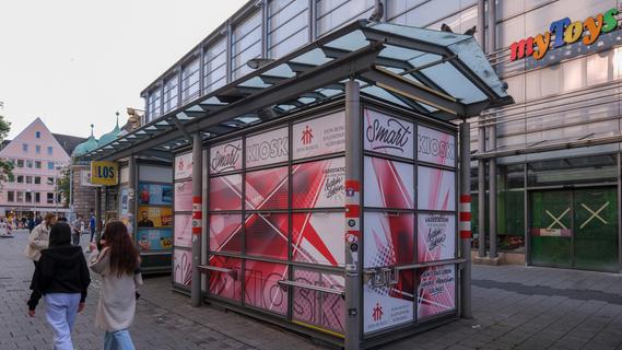 Für junge Wohnungslose: Kiosk in Nürnberg bietet jetzt Strom und Internet statt Bratwürste