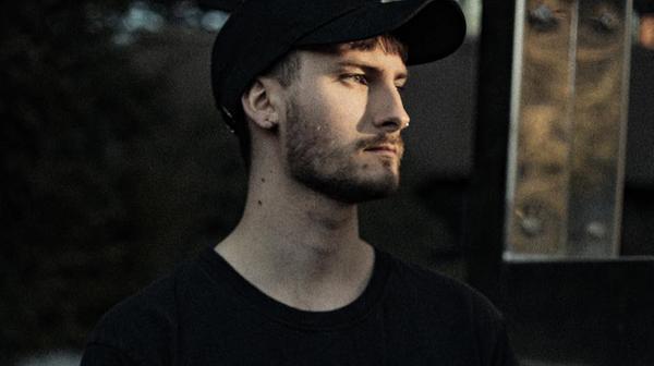 Das E-Werk hat am Samstag eine knackige Techno-Party auf Lager. Unter dem Titel Future Frequencies wird ab 23 Uhr auf der Clubbühne gefeiert. Main-Act ist der Berliner DJ Exil der Schatten, der unter anderem auf den Labels Outworld, Taapion und Inherit releast hat. Eine Soundanlage des Nachtschicht Kollektivs sorgt für den nötigen Extra-Wumms.