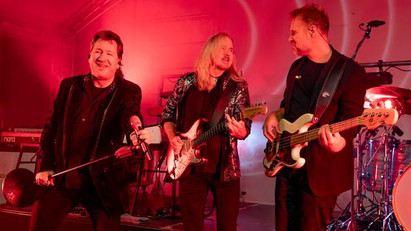 Karat ist die wohl bekannteste ostdeutsche Rockband. Am Freitag bespielt die Truppe die Nürnberger Meistersingerhalle. Beginn: 20 Uhr.