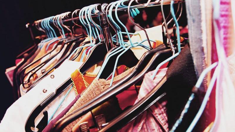 Kleider, Schuhe, Taschen, Schmuck und vieles mehr gibt's beim Nightmarket im Parks . Am Freitag steht die nächste Ausgabe auf dem Zettel. Los geht die Schatzsuche um 18 Uhr. DJs kümmern sich um den nötigen Soundtrack, während in der Küche leckeres Thai Streetfood zubereitet wird. 